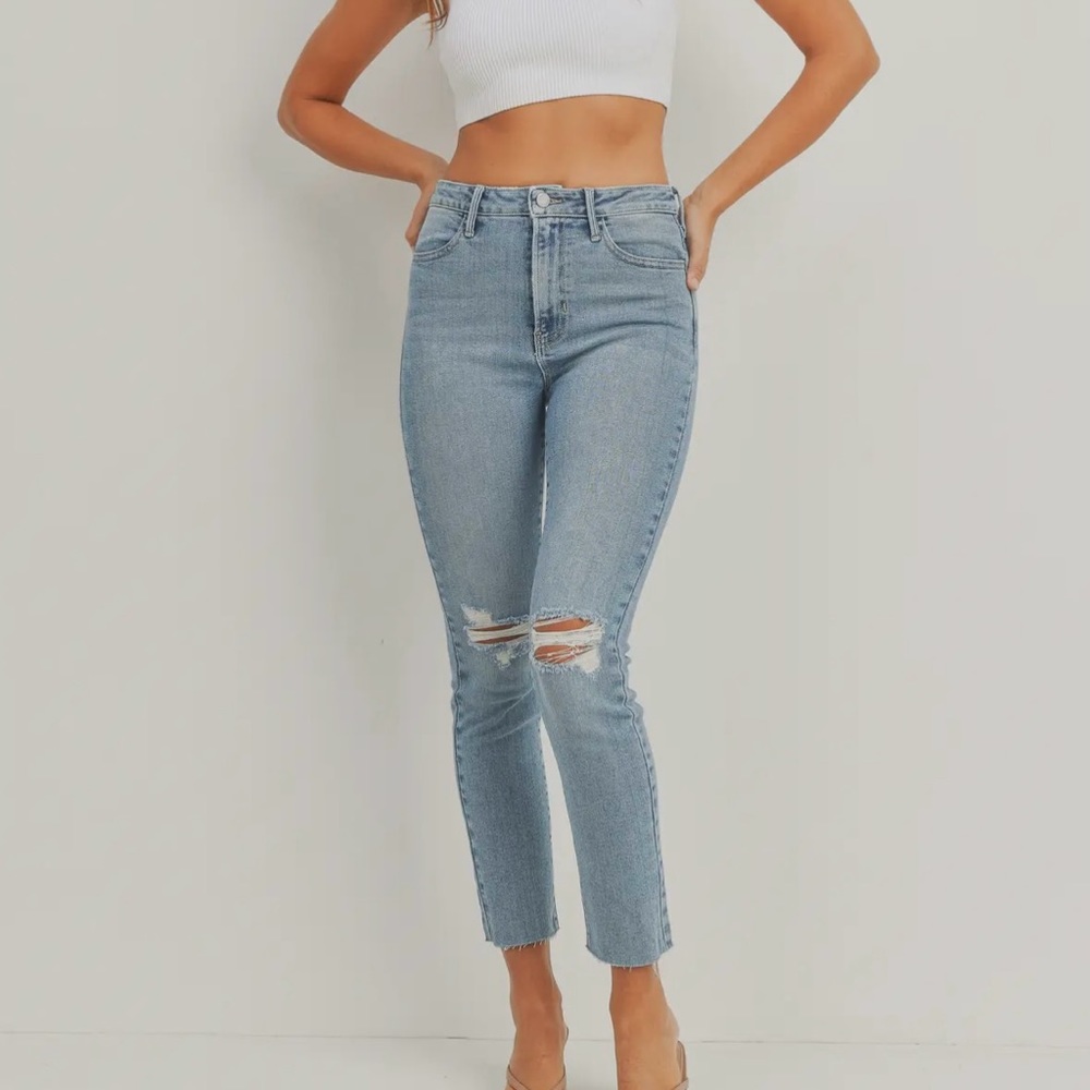 Distressed Cropped Jeans - Picture 2 of 6